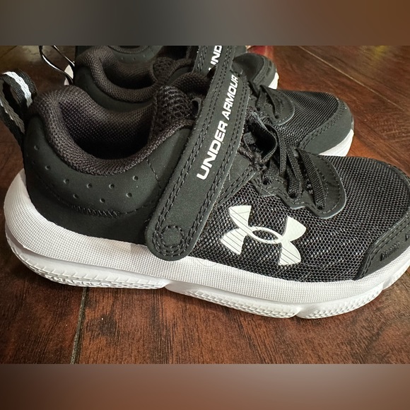 Under armour kids tennis shoes size 11 - Picture 2 of 5